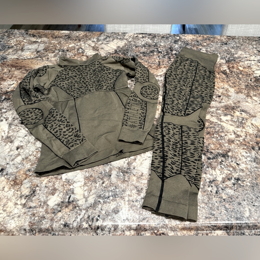 Women’s Athleta set